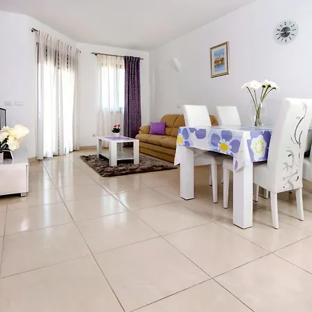 Guest house And Camaiore 4*